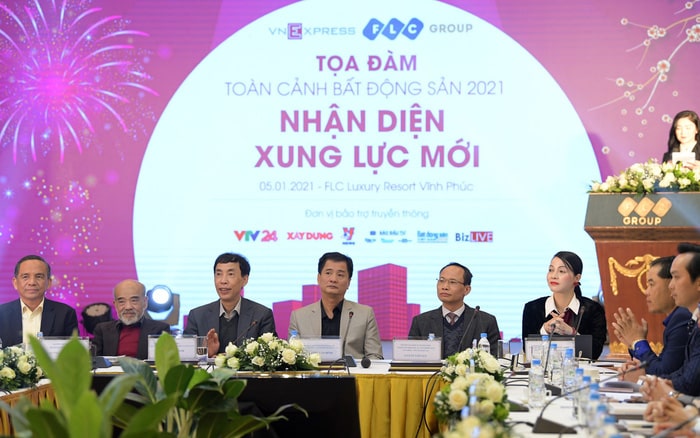Toàn cảnh thị trường BĐS 2021: Bất động sản sẽ vượt qua chứng khoán trở thành kênh đầu tư hấp dẫn bậc nhất? Toàn cảnh thị trường BĐS 2021: Bất động sản sẽ vượt qua chứng khoán trở thành kênh đầu tư hấp dẫn bậc nhất?